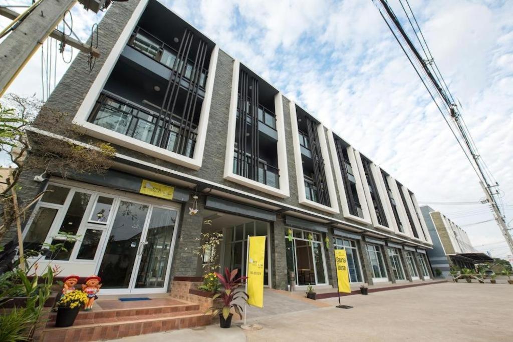 Bees Smile Hotel Chiang Rai Exteriör bild